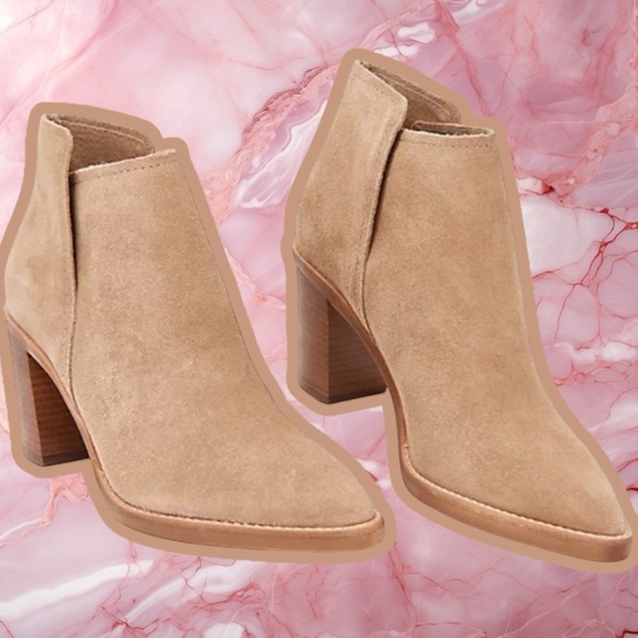 NWOT Dolce Vita ‘Spade’ Genuine Suede Heeled Ankle Boots in “Dune” Size 9.5 - Picture 1 of 16